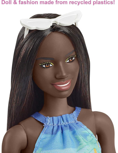 Barbie Aime Les Océans poupée Brune avec Tenue et Accessoires fabriqués à partir de Plastique recyclé, Jouet pour Enfant, GRB37