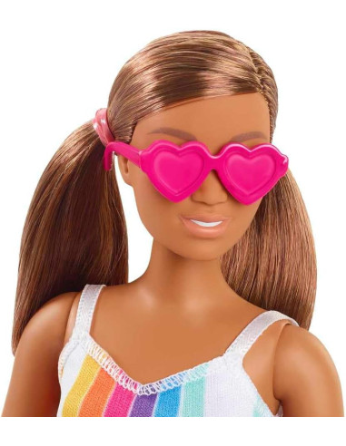 Barbie Aime Les Océans poupée Brune avec Tenue et Accessoires fabriqués à partir de Plastique recyclé, Jouet pour Enfant, GRB37